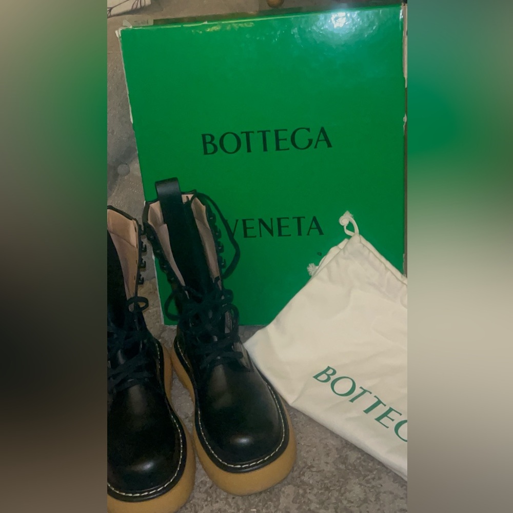 Bottega Veneta Cream and Black Shoes